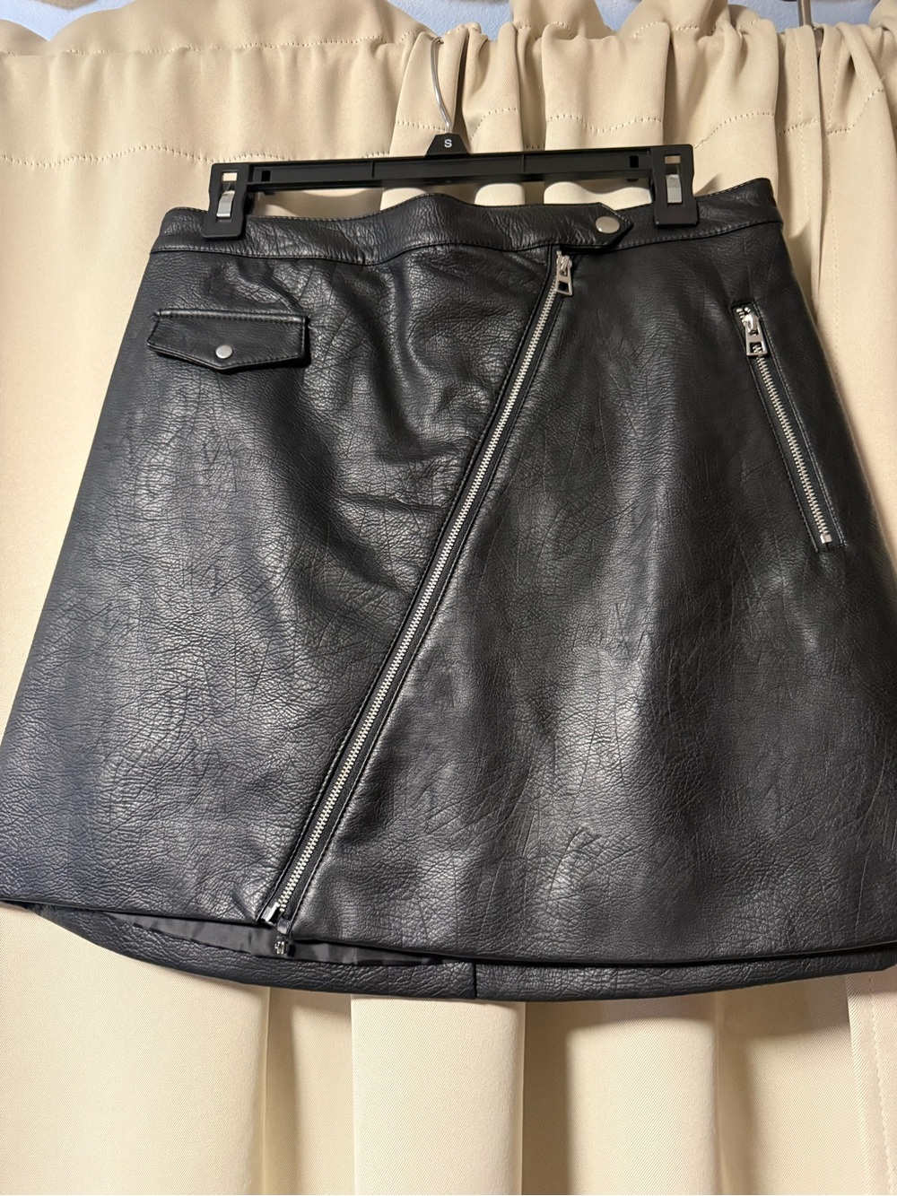 H&M Black Faux Leather Zip-Trim Mini Skirt